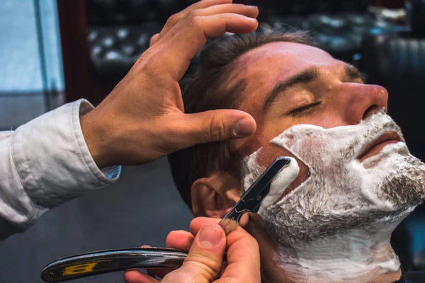 FACE + HEAD STRAIGHT-RAZOR SHAVE