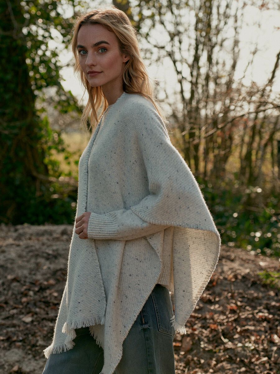 REPEAT SPECKLED CASHMERE CAPE - SNOW