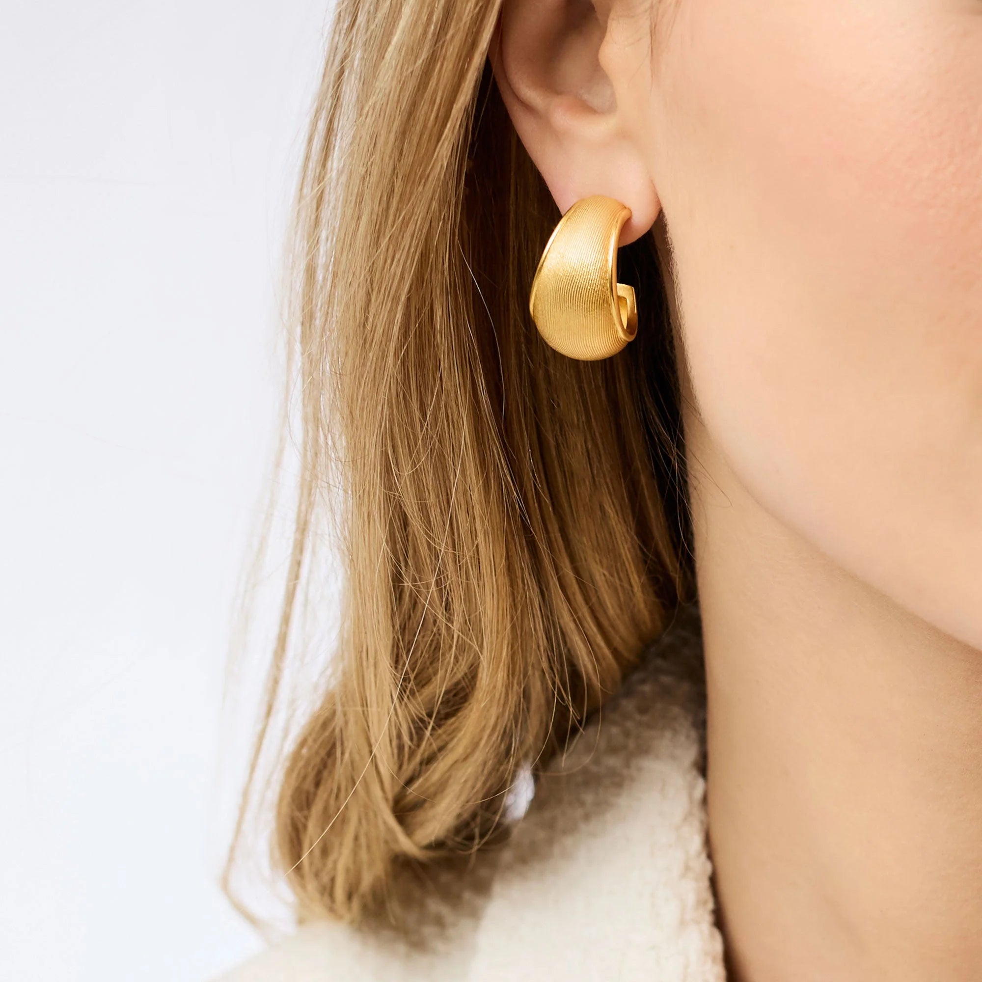 JULIE VOS COBBLESTONE STATEMENT HOOP