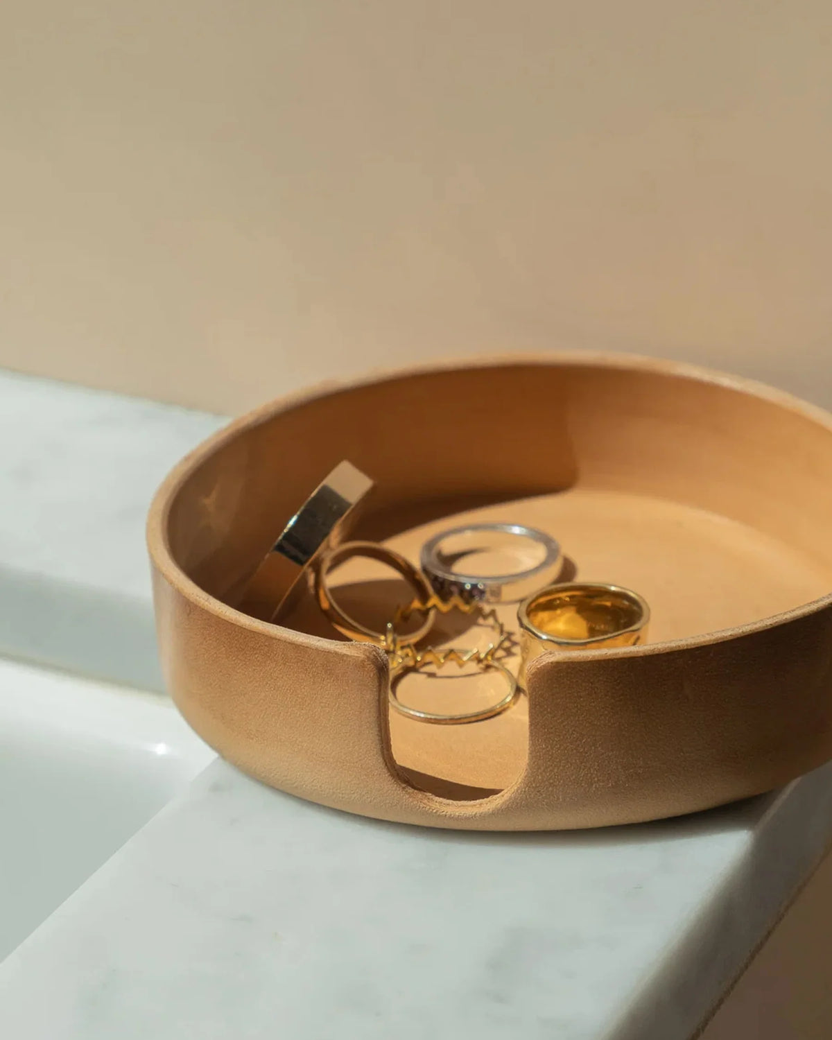 GRAF LANTZ - KOBON LEATHER ROUND TRAY - NATURAL