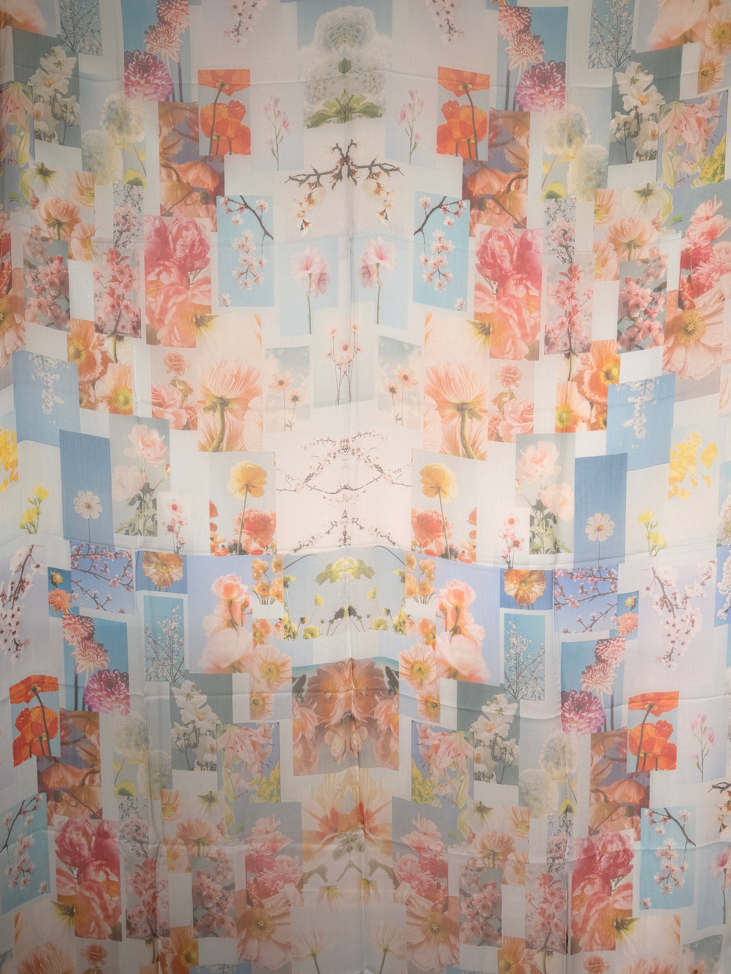 UNBREAK.IT SILK SCARF - FLOWERS