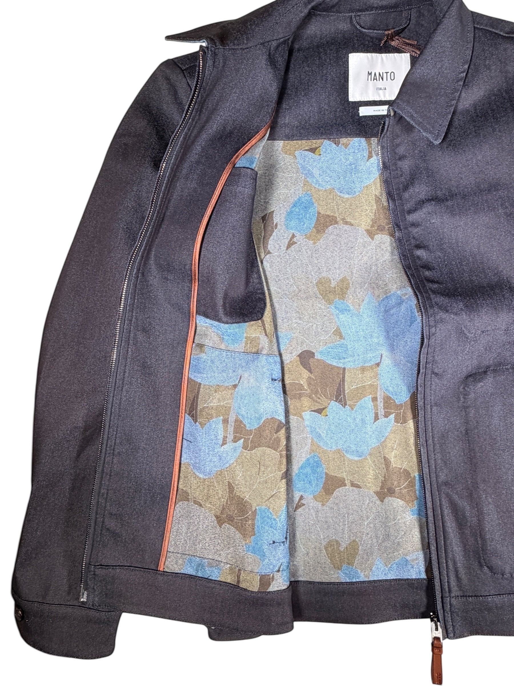 Button Down SF MANTO blue denim jacket with lotus print lining, classic collar, and zip closure.