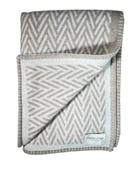 JOHNSTONS OF ELGIN HERRINGBONE JACQUARD BLANKET STITCHED THROW - NATURAL/WHITE
