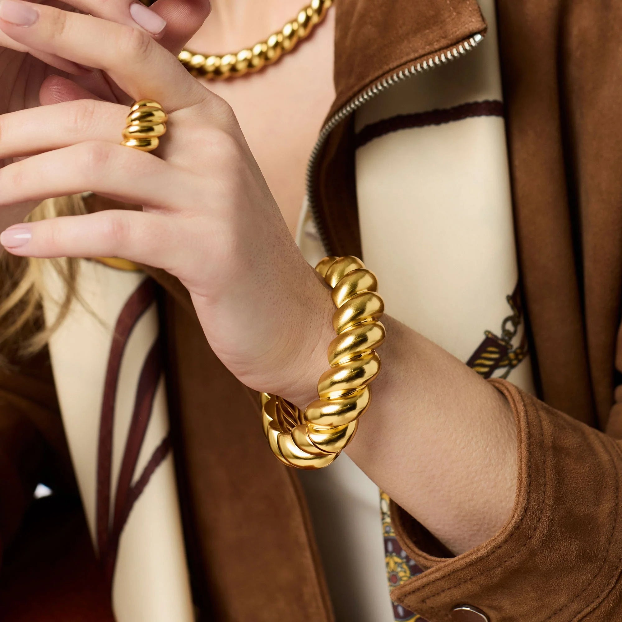 JULIE VOS RAVELLO STATEMENT HINGE BANGLE