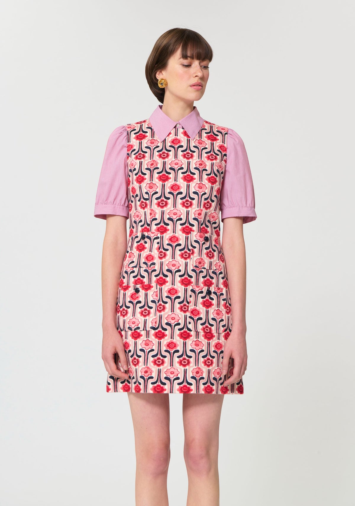 Button Down SF Tara Jarmon pink, red, navy floral mini dress with puff sleeves and collar. 98% Cotton 2% Elastane.