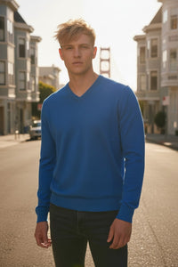BUTTON DOWN MEN’S VINTAGE MERINO V-NECK SWEATER - BRIGHT BLUE